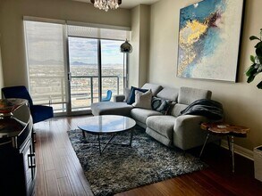 170 E Ogden Ave in Las Vegas, NV - Building Photo - Building Photo