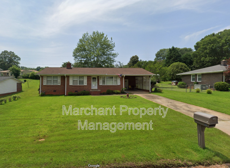 124 Folkstone St in Greenville, SC - Building Photo