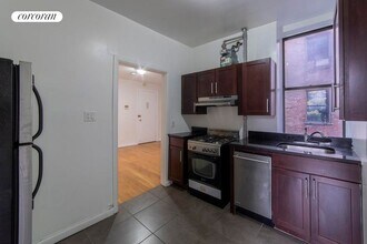 180 Borinquen Pl in Brooklyn, NY - Building Photo - Building Photo
