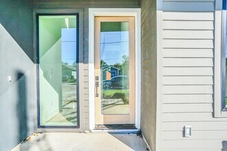 1711 Nomas St in Dallas, TX - Building Photo - Building Photo