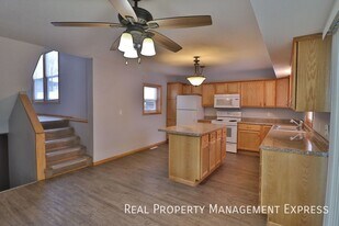 3 Bedroom Duplex in Eastern Sioux Falls! in Sioux Falls, SD - Building Photo