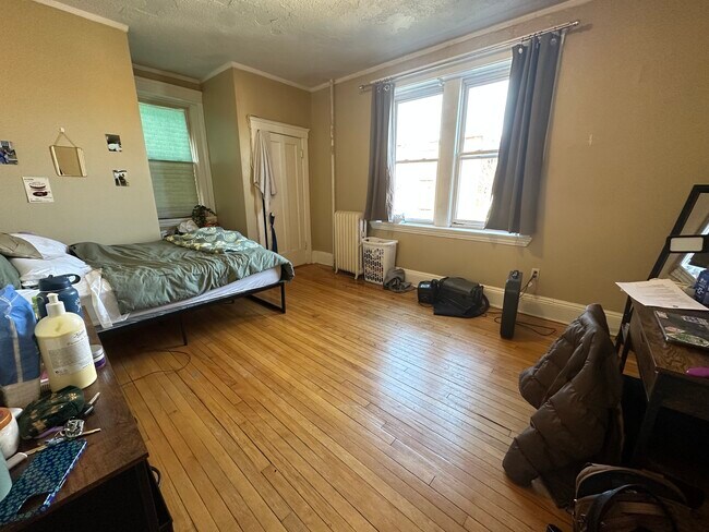 330 Saint Paul St, Unit 4