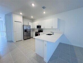 2527 SE 29th St in Homestead, FL - Building Photo - Building Photo