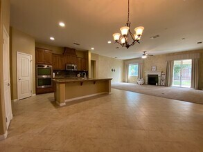 10611 Midge Dr in Bakersfield, CA - Building Photo - Building Photo