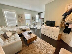 57 Dwight St, Unit 2 in Boston, MA - Foto de edificio - Building Photo