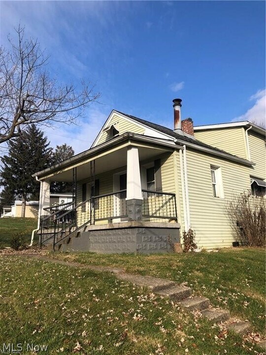 2560 Arcadia Ave in Zanesville, OH - Building Photo