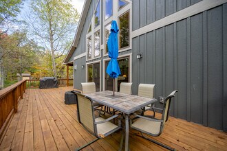 153 Golden Meadow Ln in Oakland, MD - Building Photo - Building Photo