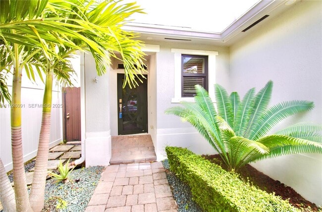 561 NE 6th Pl in Florida City, FL - Building Photo - Building Photo