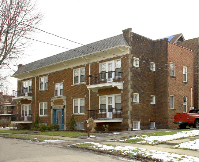 Huntmere in Cleveland, OH - Foto de edificio - Building Photo