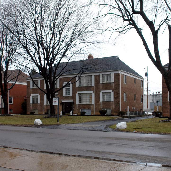 31 N Pershing Ave in Akron, OH - Foto de edificio