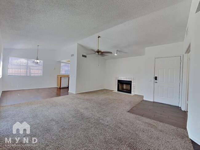 6842 W State Ave in Glendale, AZ - Foto de edificio - Building Photo