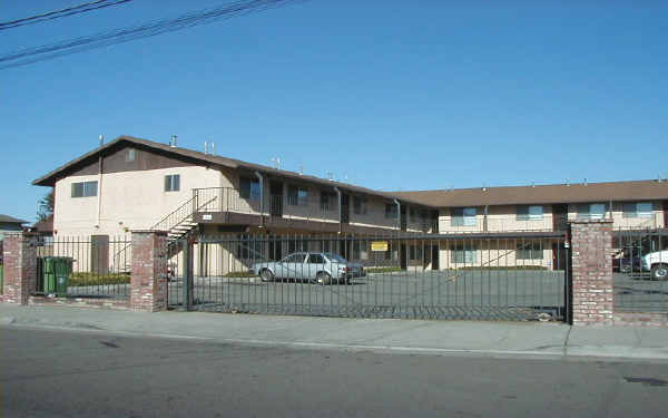 9840 E St in Oakland, CA - Building Photo - Building Photo