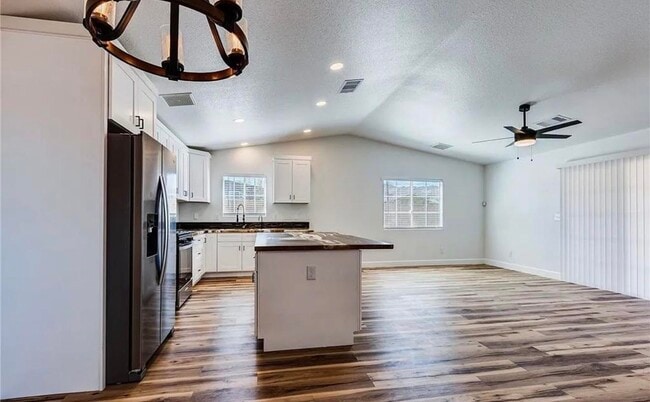 6548 Quail Spring Ave in Twentynine Palms, CA - Foto de edificio - Building Photo