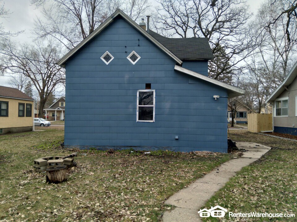 225 3rd Ave S in St. Cloud, MN - Building Photo