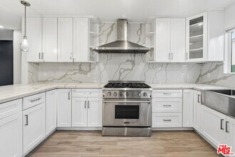 17141 Sherman Way in Los Angeles, CA - Building Photo - Building Photo