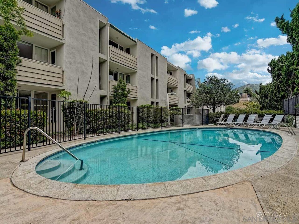 2510 Torrey Pines Rd in San Diego, CA - Building Photo