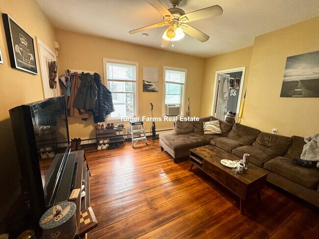 20 Bristol St, Unit 2 in East Cambridge, MA - Building Photo - Building Photo