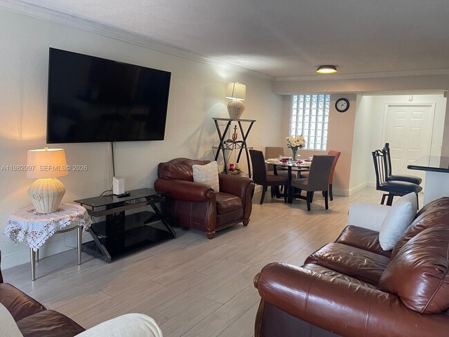 150 NW 96th Ave in Pembroke Pines, FL - Building Photo - Building Photo