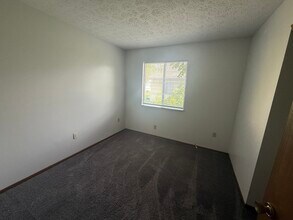 2710 Charles Dr, Unit 2710 in Grove City, OH - Foto de edificio - Building Photo
