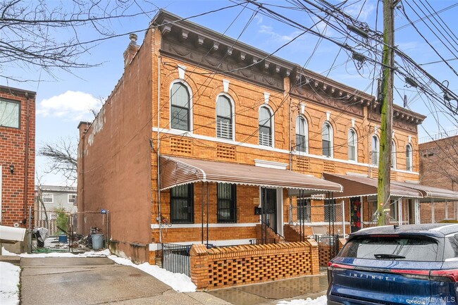 property at 611 Linwood St