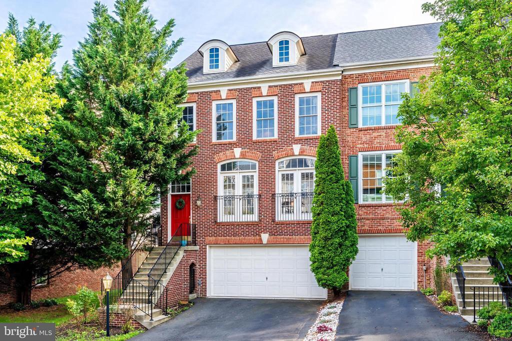 43759 Lees Mill Square in Leesburg, VA - Building Photo