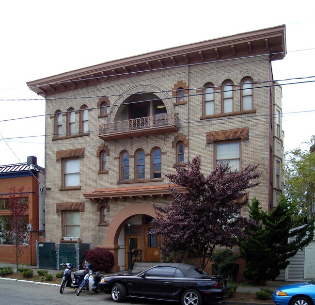 Glencoe Apartments in Seattle, WA - Building Photo - Building Photo