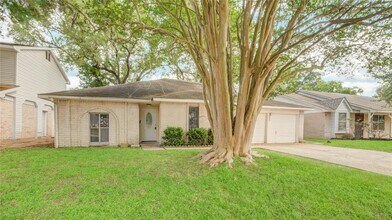 11427 Newbrook Dr in Houston, TX - Building Photo - Building Photo