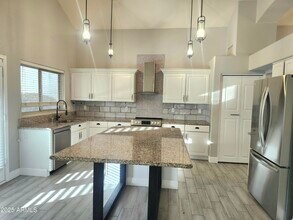 15846 S 17th Ln in Phoenix, AZ - Building Photo - Building Photo