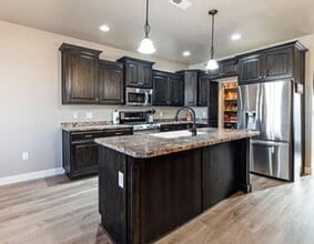 3727 250 E in Enoch, UT - Building Photo - Building Photo