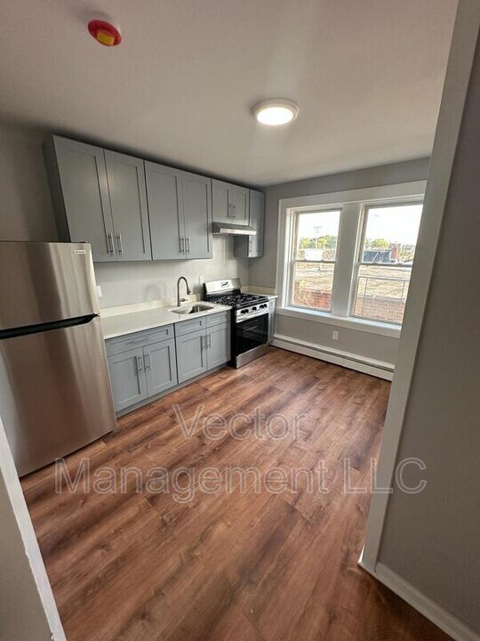 1160 Dixwell Ave in Hamden, CT - Building Photo