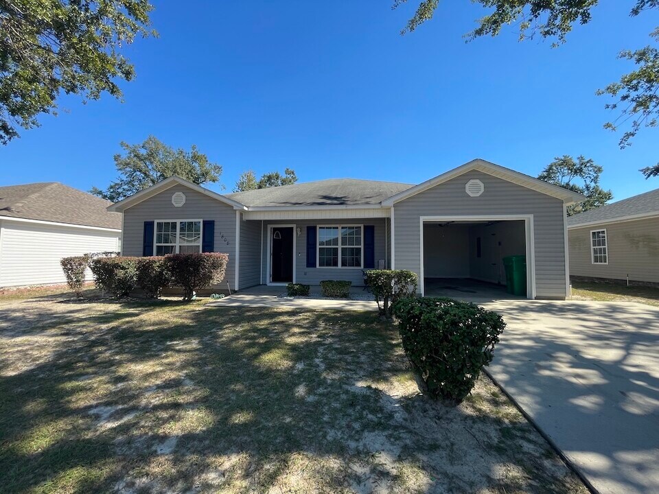 1808 Chestnut Dr in Valdosta, GA - Building Photo