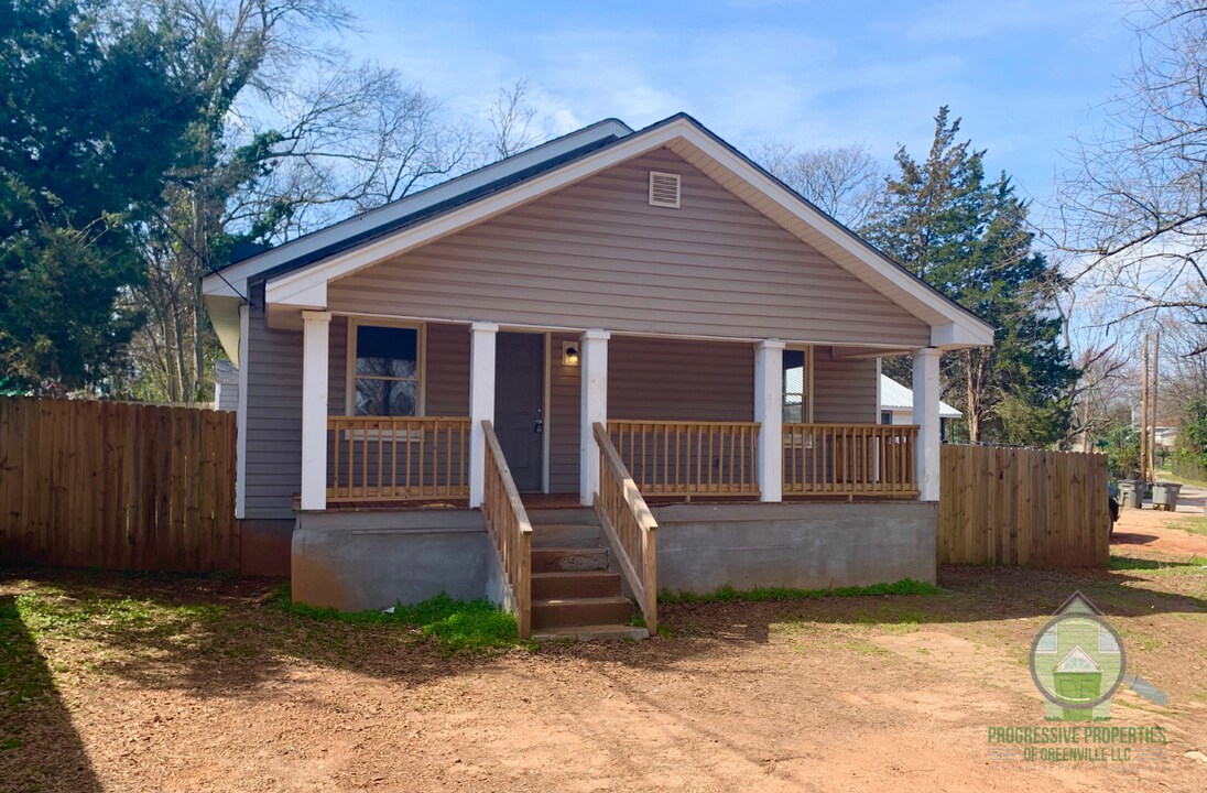 205 Blackwood St in Greenville, SC - Building Photo