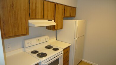 16111 Aspenglen Dr in Houston, TX - Foto de edificio - Building Photo