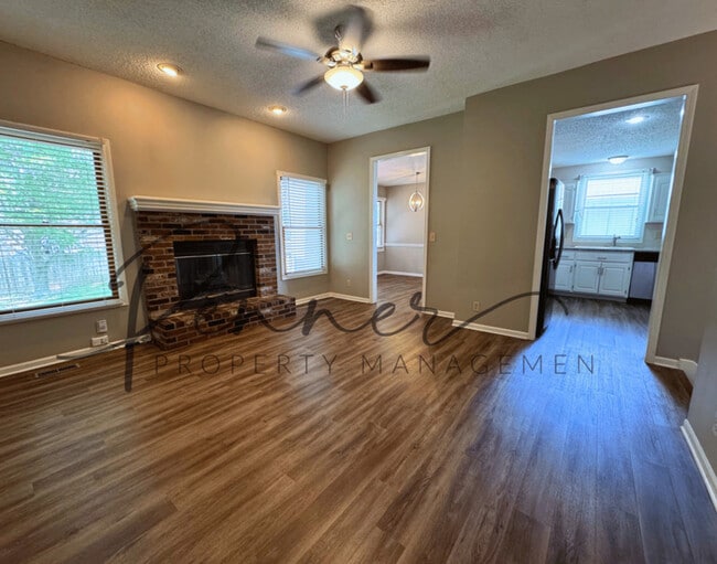 1530 NE Stonewood Dr in Lee's Summit, MO - Building Photo - Building Photo