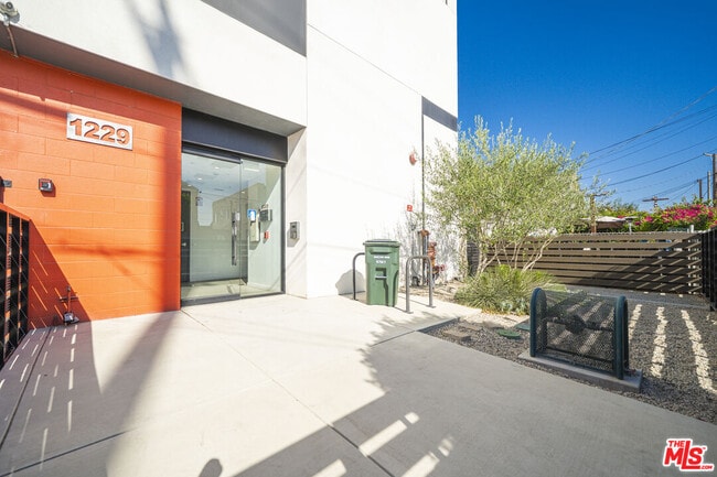 property at 1229 S Kingsley Dr