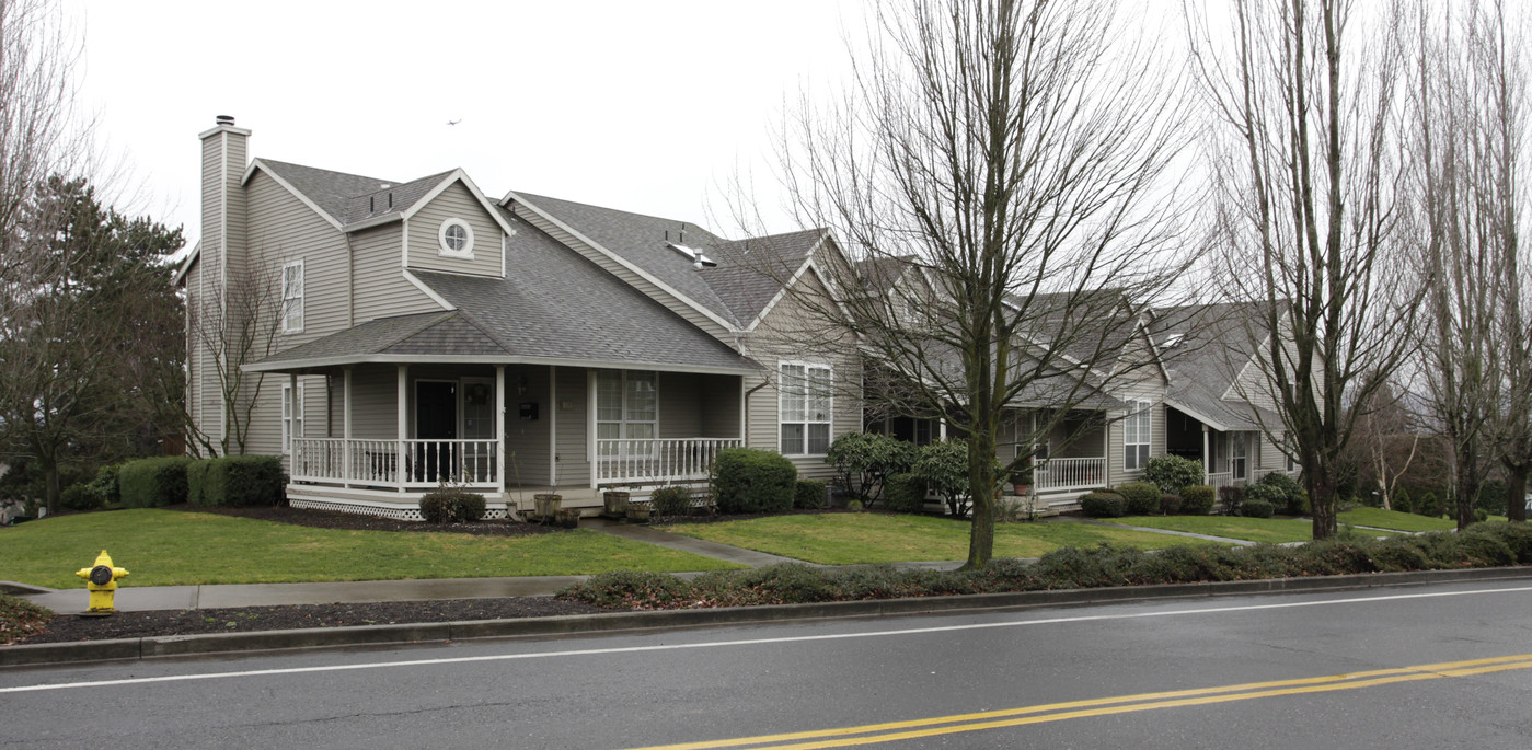 Hudson's Bay Apartments in Vancouver, WA - Building Photo