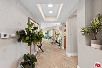 13600 Marina Pointe Dr in Marina Del Rey, CA - Building Photo - Building Photo