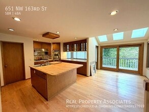 651 NW 163rd St in Shoreline, WA - Building Photo - Building Photo
