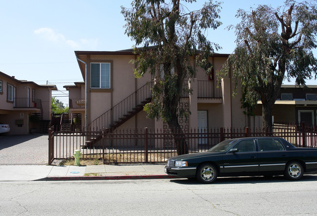 3558 Rolison Rd in Redwood City, CA - Building Photo - Building Photo