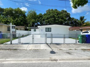 1170 NW 25th St, Unit 1170 in Miami, FL - Building Photo - Building Photo