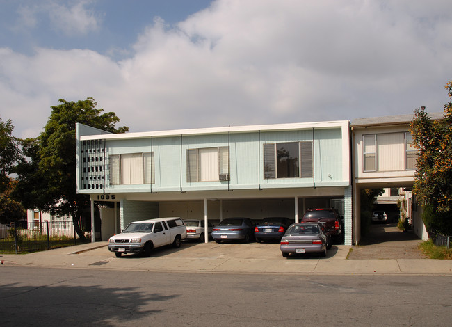 1035 N Sierra Bonita Ave in West Hollywood, CA - Foto de edificio - Building Photo