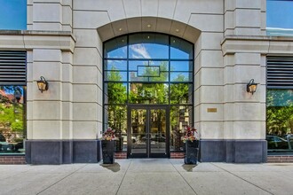 451 W Huron St in Chicago, IL - Building Photo - Building Photo