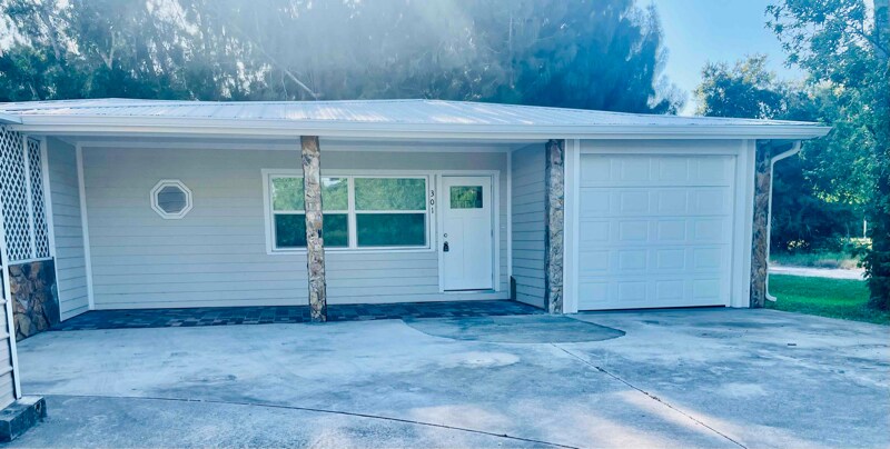 301 S Jenkins Rd in Fort Pierce, FL - Building Photo