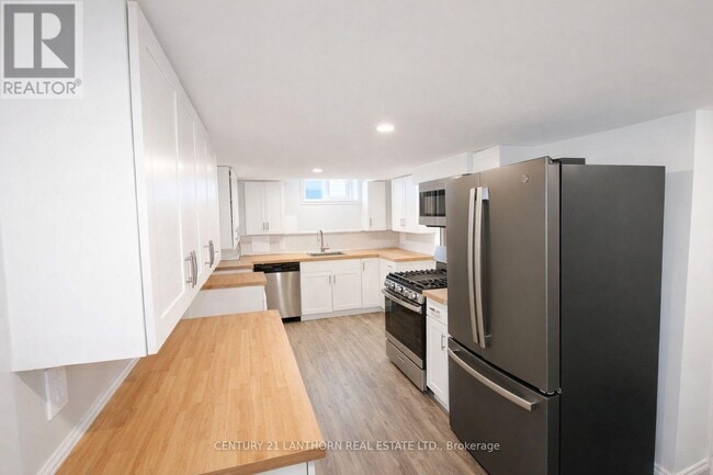 32 Ontario St in Prince Edward, ON - Building Photo - Building Photo