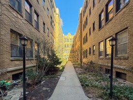 640 W Waveland Ave, Unit 1E in Chicago, IL - Building Photo