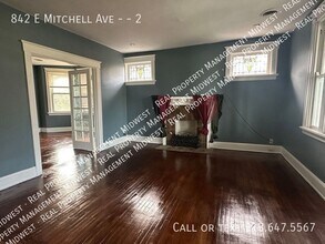 842 E Mitchell Ave in Cincinnati, OH - Building Photo - Building Photo