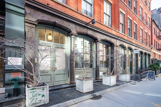 13 Harrison St in New York, NY - Building Photo - Building Photo