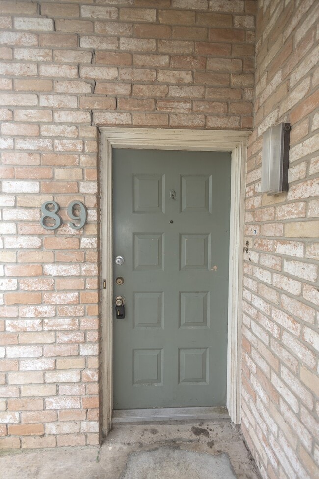 8100 Cambridge St in Houston, TX - Building Photo - Building Photo