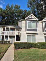 37 Rumson Ct in Smyrna, GA - Building Photo
