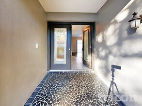 7102 Woodfield Dr in Tampa, FL - Foto de edificio - Building Photo